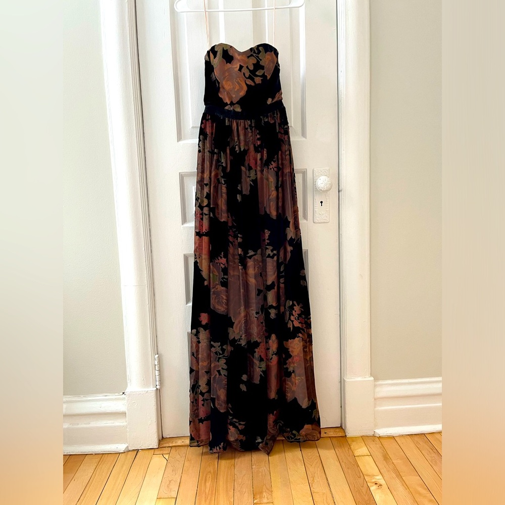 Beautiful velvet dress with rose burn outs